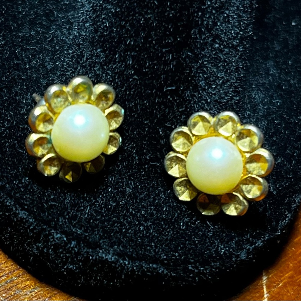 Gold plated and faux Pearl Floral Earrings